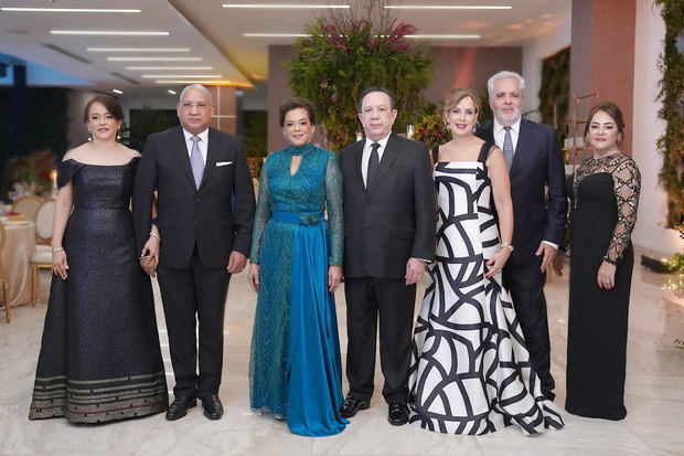 Gobernador del Banco Central y esposa ofrecen cena de gala en honor de los miembros de la Junta Monetaria