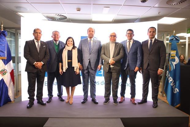 Banreservas inaugura oficina de representación en Madrid, durante FITUR.