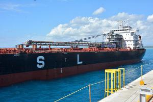 Llega primer barco con carbón para pruebas de termoeléctrica Punta Catalina