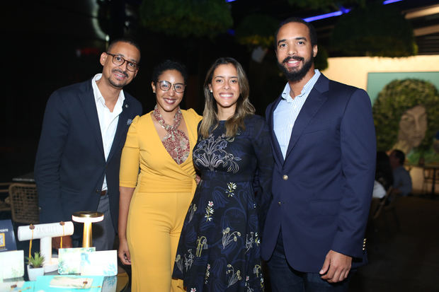 Barkle Bellande, Luisana Rogers, Harisma Cordero de Martinez y Tomas Martinez.