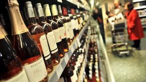 Disponen venta de alcohol hasta las 4 de la madrugada los viernes y sábados