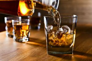 Disertarán en RD sobre el mercado ilícito de bebidas alcohólicas