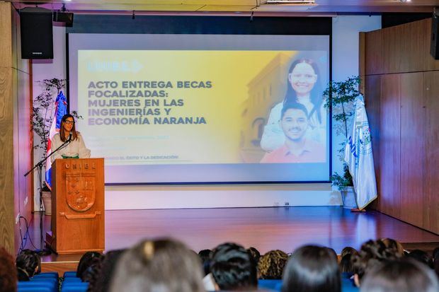 Rectora de Unibe, doctora Odile Camilo Vincent.