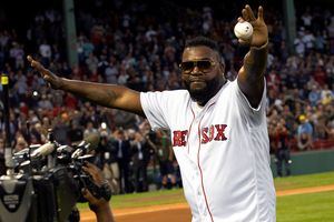 "Big Papi" vuelve en plenitud al Fenway para hacer lanzamiento de honor