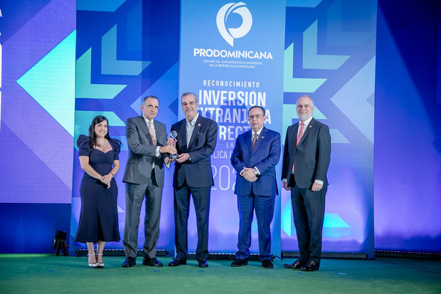 Biviana Riveiro, Máximo Vidal, Luis Abinader, Héctor Valdez Alvizu, Alejando Fernández W.