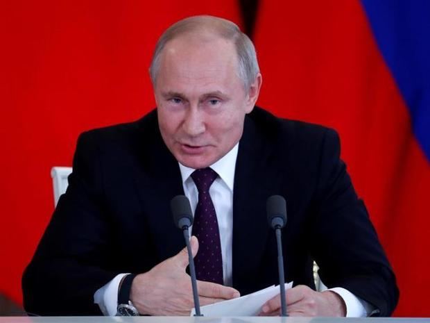 El presidente ruso, Vladímir Putin, se reúne este jueves con los máximos responsables de las principales agencias de noticias del mundo para analizar la situación internacional en el marco del Foro Económico Internacional de San Petersburgo, en Rusia. 