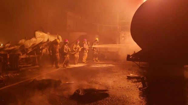 Bomberos en acción del Sistema 911.