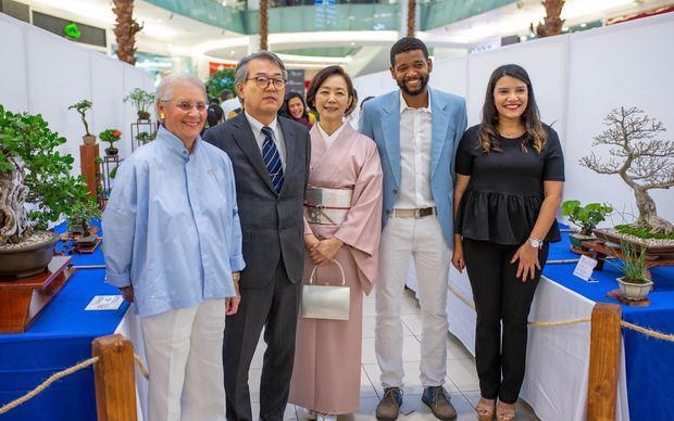 Doña Pirigua Bonetti, Hiroyuki Makiuchi, Makiko Makiuchi, Robert Sandro Rivera y Laura Ruiz.