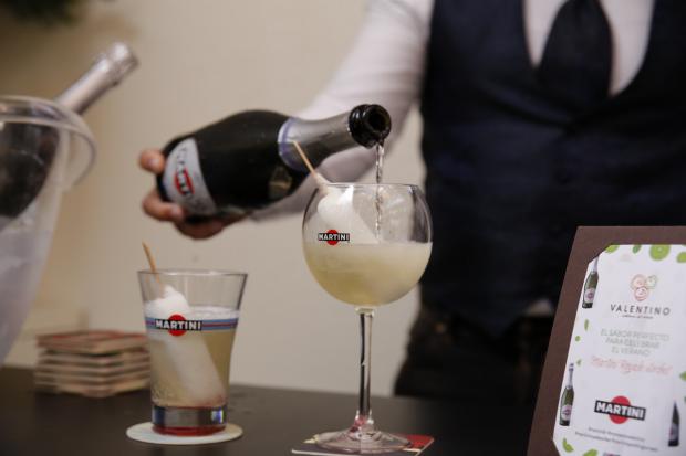 Brindis de Martini Asti con Martini Royale Sorbet.