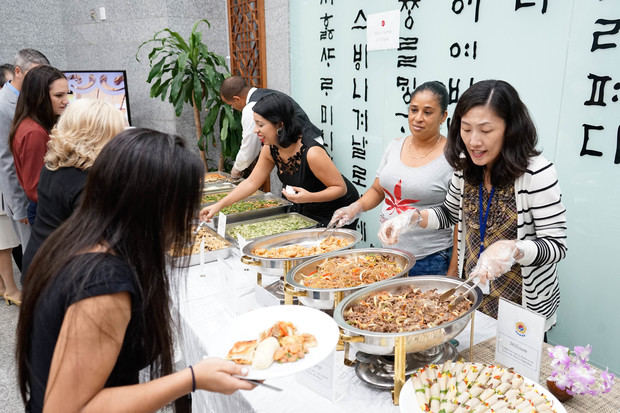 Buffet de especialidades de la coreana y turca.