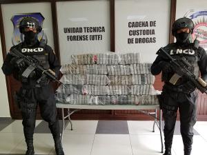 Decomisan 133 paquetes de supuesta cocaína en puerto Manzanillo