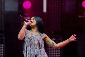 Cardi B, primera mujer de origen dominicano que lidera los Hot 100