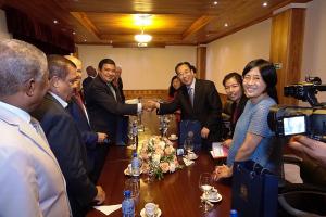 Senadores reciben visita de cortesía Comisión de China