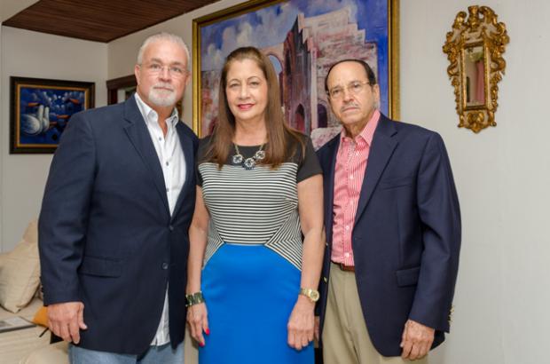 Peter Garrido, Violeta de Valera y Bolivar Lopez.