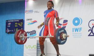 Dominicana Crismery Santana gana plata y bronce en Mundial de Pesas