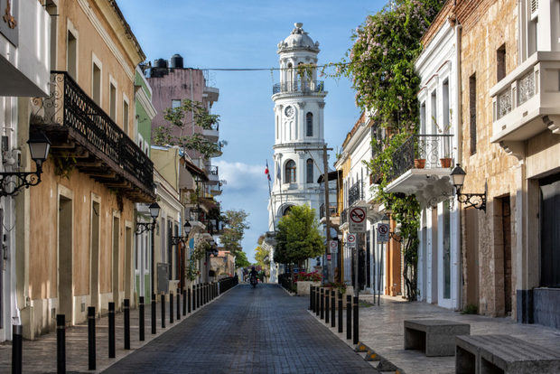 Calle Arzobispo Meriño, Ciudad Colonial.