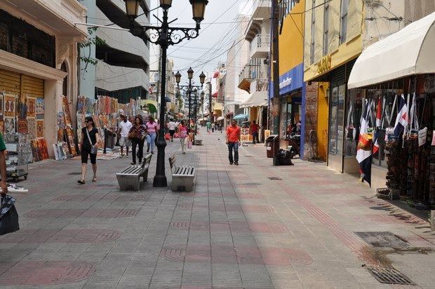 Personas en la Calle El Conde. 