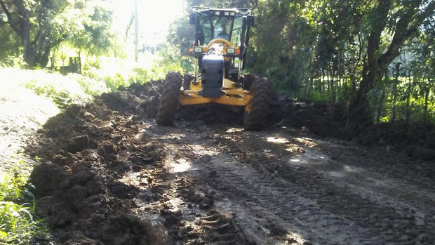 Ministerio Agricultura rehabilita 39 kilómetros caminos vecinales.