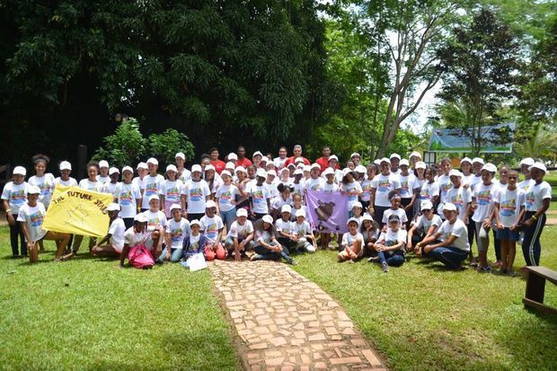 Los niños que integraron el Campamento de verano en Campo Aventura de Camotillo.