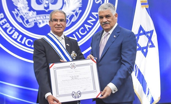 Vargas impone condecoración a embajador saliente de Israel