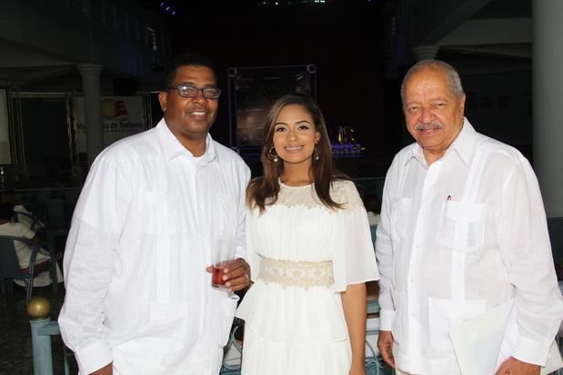 Leonardo Medrano, Katherine Henríquez de Medrano y Rodolfo Espinal.