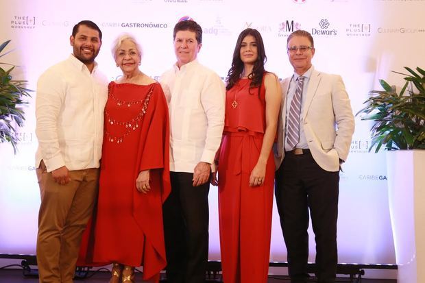 Rodrigo Diaz, Esperanza Lithgow, Luis Ross, Madelline Abreú y Luis José Chavez.