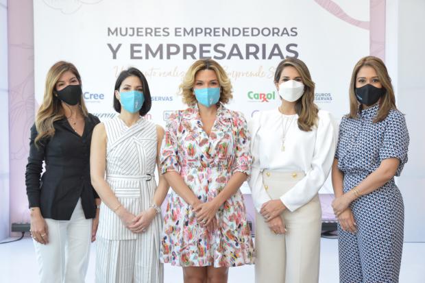 Carlona Arthur, Sabrina Andújar, Noelia García de Pereyra, Pámela Sued y Giselle Plá.