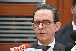 Abogado de Alexis Medina defiende la legalidad de sus contratos con el Estado