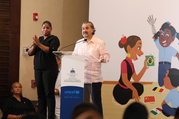 Carlos Carrera, representante de UNICEF.