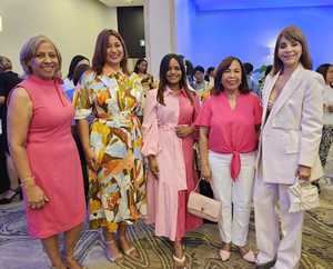 Carmen de Peña, Yenny Polanco, Millizen Uribe, Zoila Puello, Claudine Nova.