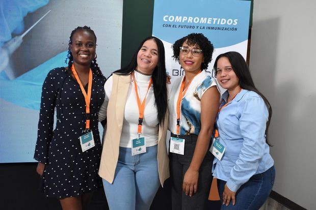 Carolina Celestino, Perla Santos, Yarenny Cueva y Flor de Liz Moquete.