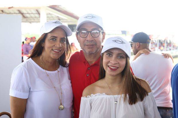 Carolina Noboa, Miguel Matos y Michelle Matos.