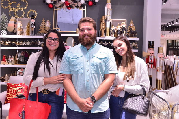 Caroline Villar, Ramón Bidó y Wanda Vargas.