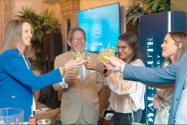 Aimee Prieto, Fernando González, y Nathalie Flores, durante la cata sostenible