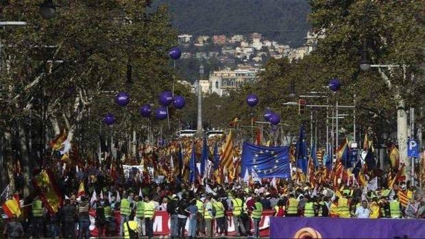Barcelona proclama 'Todos somos Cataluña' en la marcha por la unidad nacional