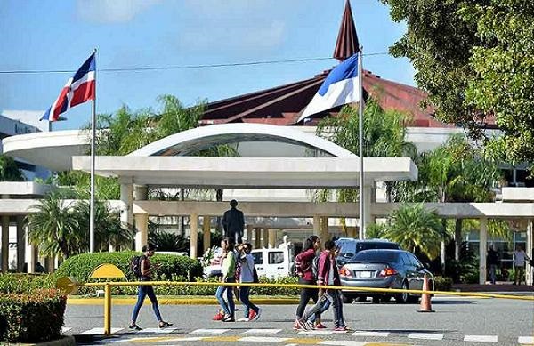 Sede central Universidad Autónoma de Santo Domingo