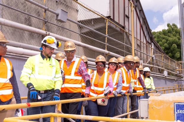 Durante el recorrido se pudo observar la tecnología de punta, el cumplimiento ambiental y el correcto manejo de aguas residuales.