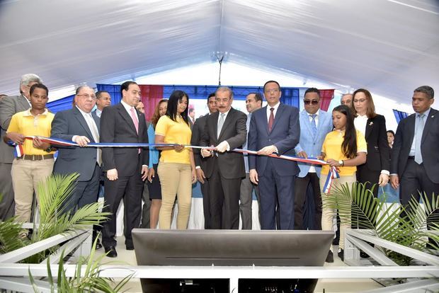 Presidente Danilo Medina entrega 5 centros educativos con tanda extendida y tres estancias infantiles en Santiago.