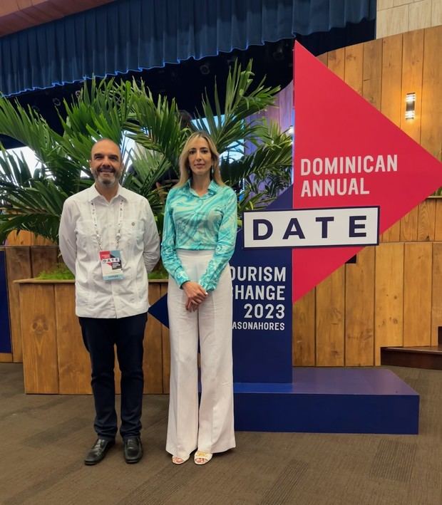 Cesar Oliva, gerente general del Sheraton Santo Domingo y Paula Lama, CEO de Hoteles Nacionales.