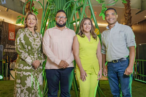 Cesarina Fabián de Hábitat para la Humanidad; Jhonan Meran de la Fundación Pedro Martínez; María Esperanza Haché de la Fundación Yo También Puedo y Franklin Ortega de la Fundación Salesiana Don Bosco.
