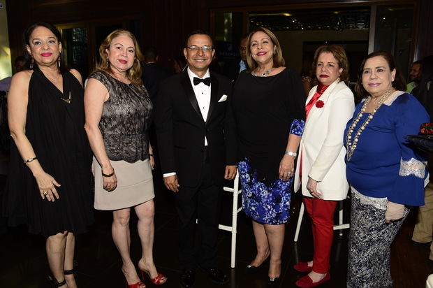 Cesarina Morel, María De los Angeles, Augusto Valdivia, Luisa de Aquino, Nieves Colombani, Mirna Pimentel.