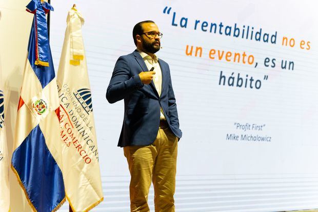 Charla Aprende a Manejar las finanzas de tu negocio naranja, Giancarlo Jiménez.