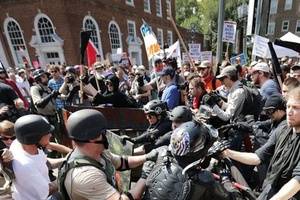 Charlottesville revive la violencia racial en los EE.UU. de Trump