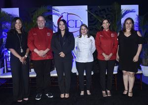 aola Pérez, Luigi Puello, Luanda Bello, Diana Munné, Nicole Baba y Ana Lebrón.