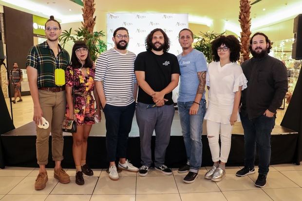 Christian Pimentel, Gina Barranco, Ian Victor, Rafael De Los Santos,  Willy Gómez, Cindy Adames y Jorge Gonzales (Expositores).