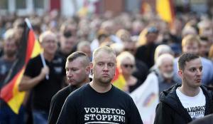 Cientos de neonazis marchan en Alemania bajo un fuerte dispositivo policial