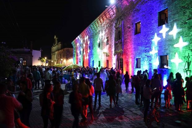 Cientos de personas recorrieron los museos de la Ciudad Colonial.