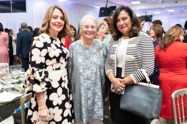 Claritza de Rocha, Pirigua de Bonetti y Gema de Vargas.