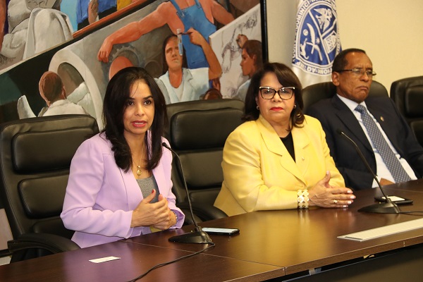 Claudia Franchesca De los Santos, y Emma Polanco realizaron el primer encuentro con el fin de realizar una alianza estratégica para especializar profesionales enfocados en seguridad vial y movilidad.