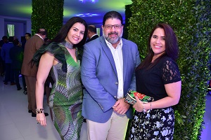 Claudia Ortiz , Harold abbott y María Alonzo